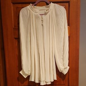Soft Surroundings Cream Pleated Long Sleeve Blouse